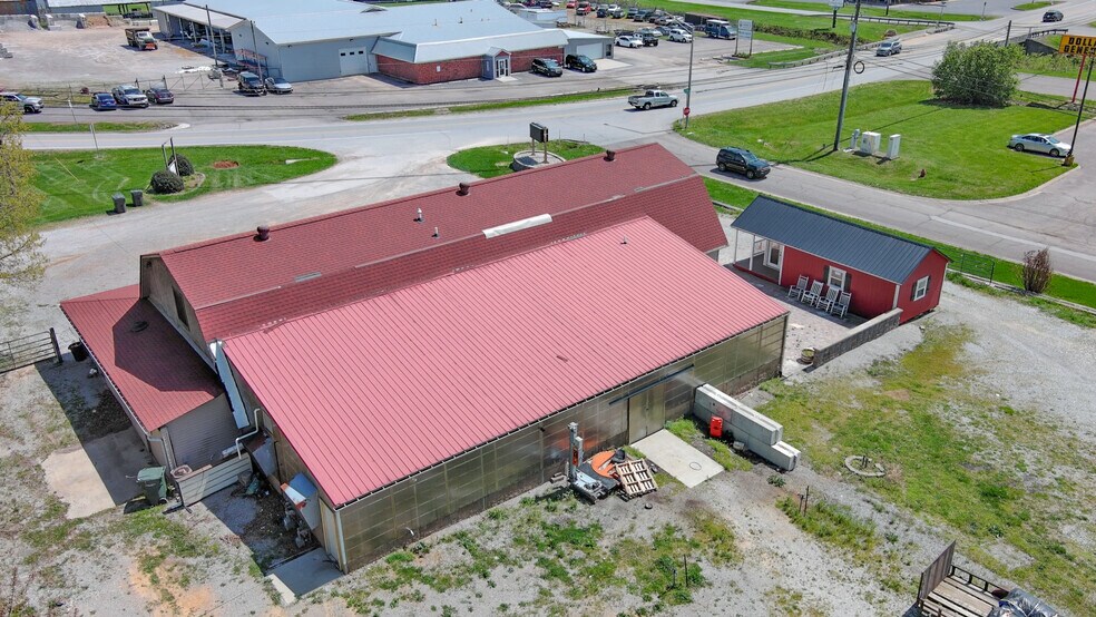 More Photos Of 641 Highland Ave, Vine Grove Freestanding For Sale