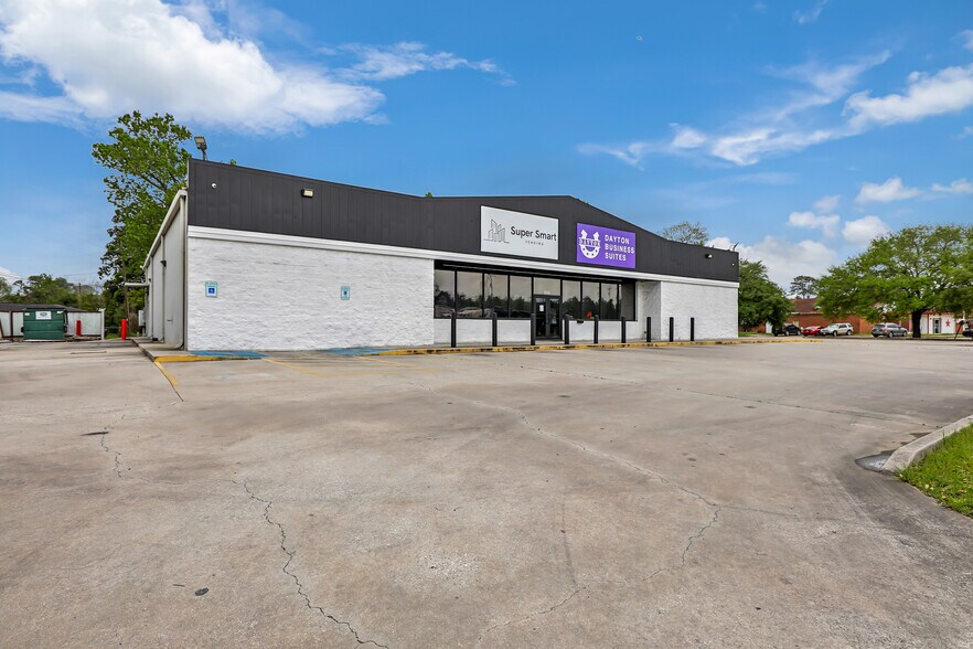 More Photos Of 504 E Highway 90, Dayton Freestanding For Lease