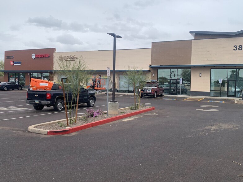 More Photos Of 3825 N 75th Ave, Phoenix General Retail For Lease