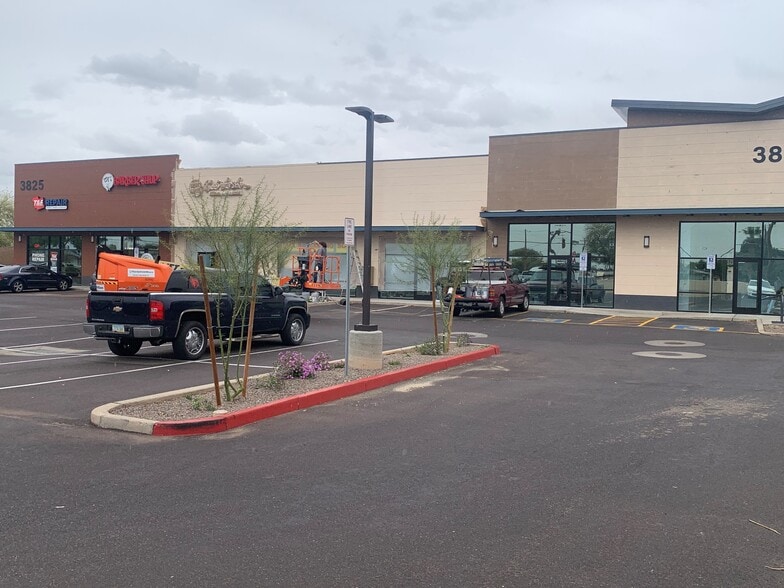 More Photos Of 3825 N 75th Ave, Phoenix General Retail For Lease