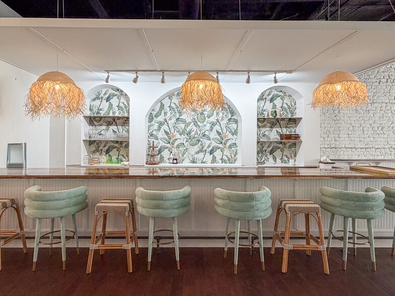 More Photos Of 345 King St, Charleston Storefront Retail Office For Lease