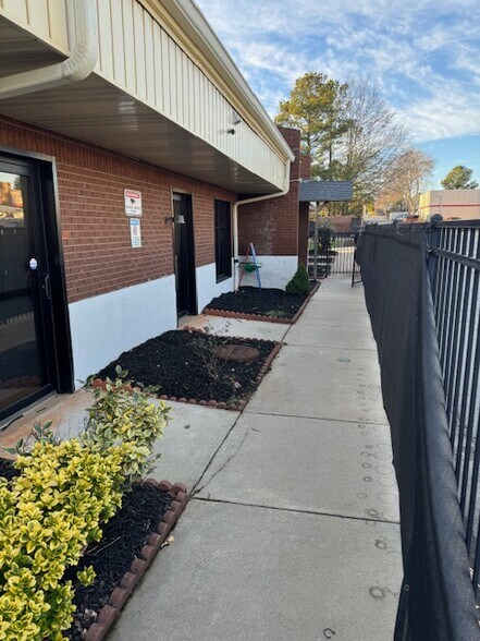 More Photos Of 205 Market Pl, Roswell Schools For Sale