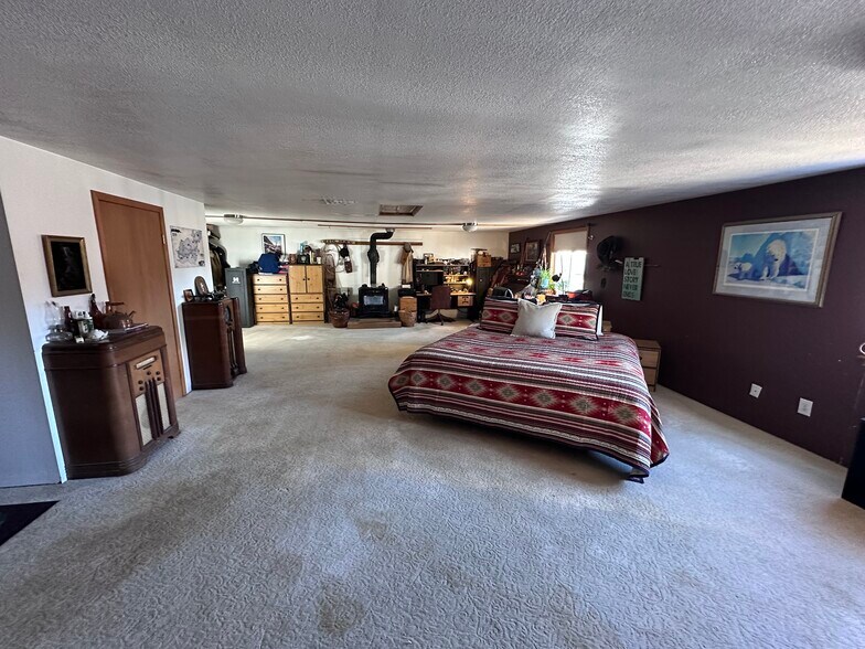 More Photos Of 11-15 2nd Ave, Haines Freestanding For Sale