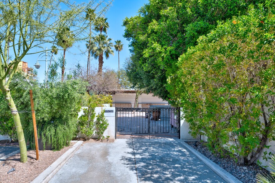 More Photos Of 369 N Palm Canyon Dr, Palm Springs Restaurant For Lease