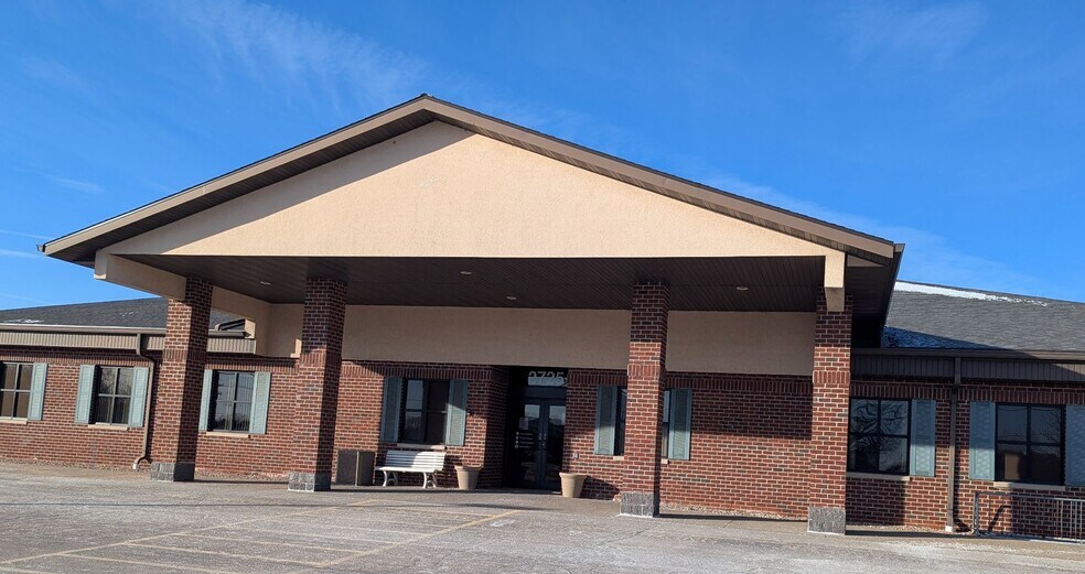 Primary Photo Of 2725 N Jackson St, Oshkosh Medical For Sale