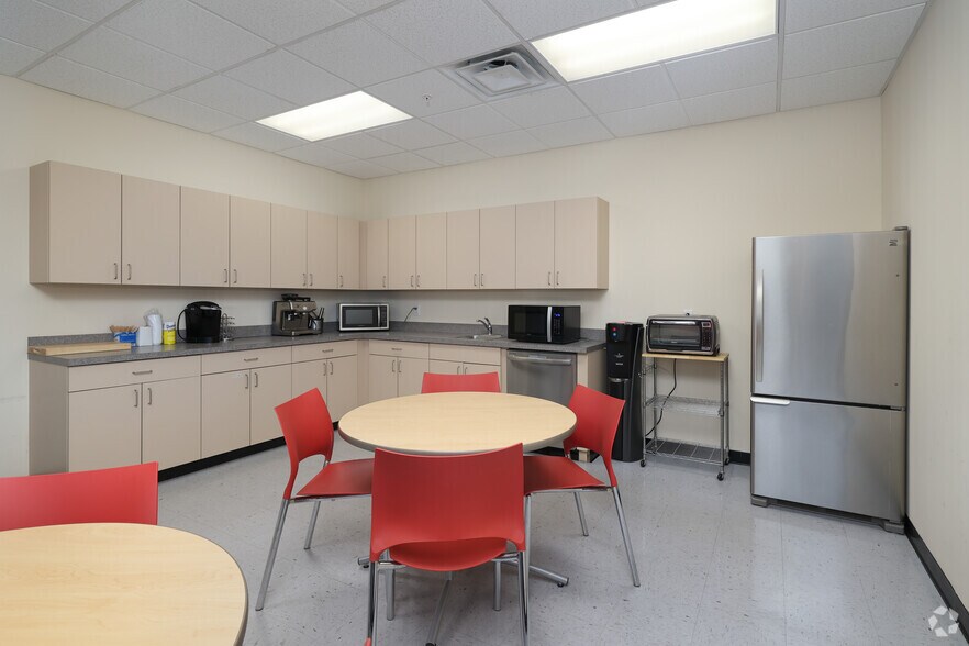 More Photos Of 500 Cummings Ctr, Beverly Office For Lease