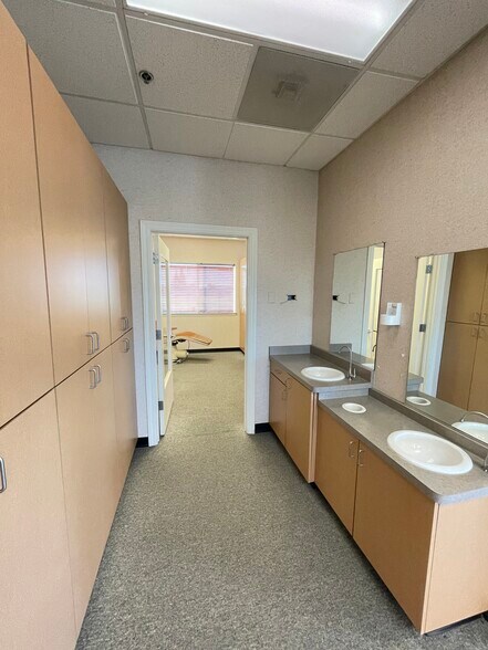 More Photos Of 9296 Vintage Park Dr, Sacramento Medical For Sale