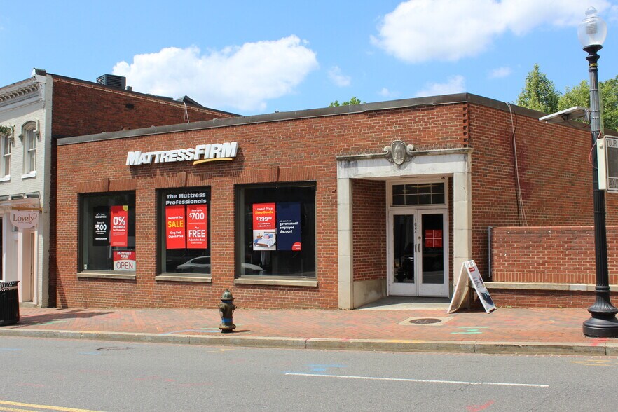 Primary Photo Of 1634 Wisconsin Ave NW, Washington Storefront For Lease