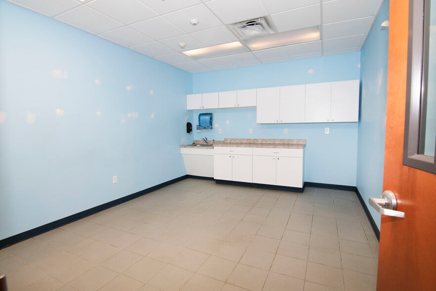 More Photos Of 3 Unlimited Dr, Saratoga Springs Office For Lease