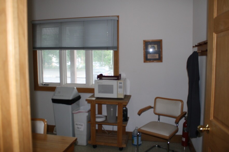 More Photos Of 6110 N Port Washington Rd, Milwaukee Office For Lease