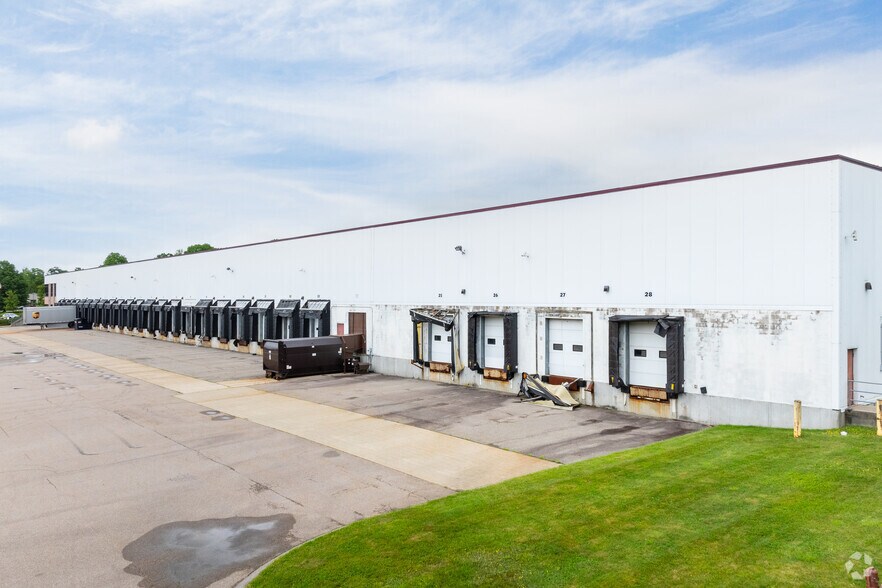 More Photos Of 125 Constitution Blvd, Franklin Warehouse For Lease