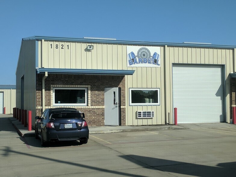 More Photos Of 1821 Dickinson Ave, Dickinson Warehouse For Lease