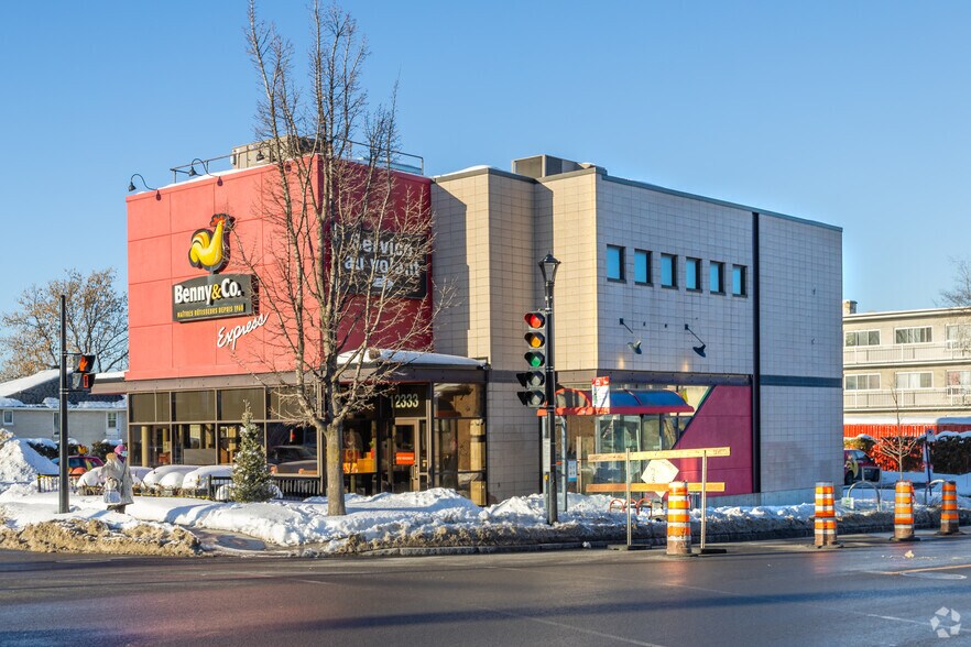 Primary Photo Of 12333 Boul Laurentien, Montréal Restaurant For Sale