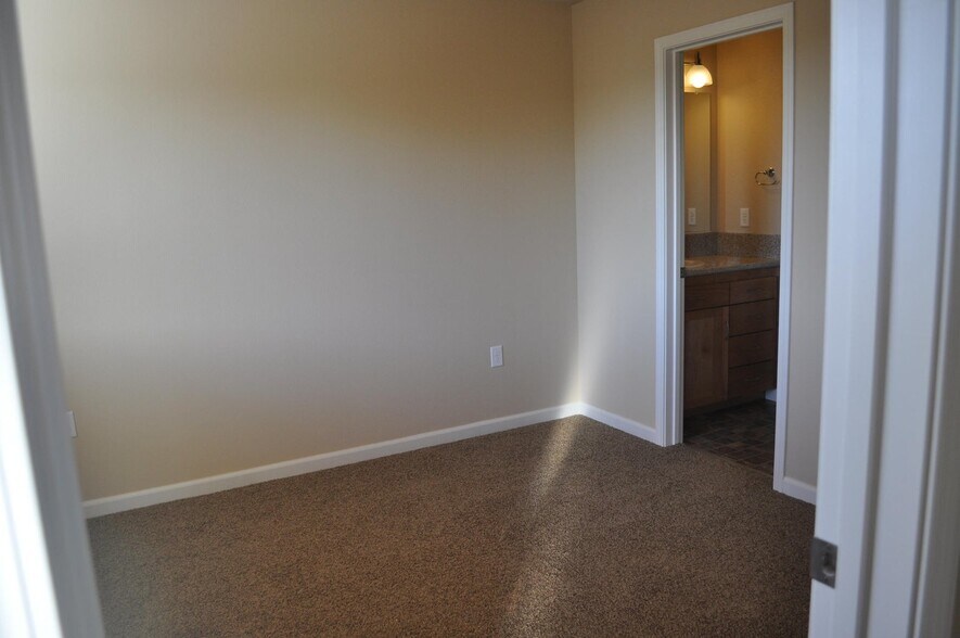 More Photos Of 1011 Burton Dr, Redding Apartments For Sale