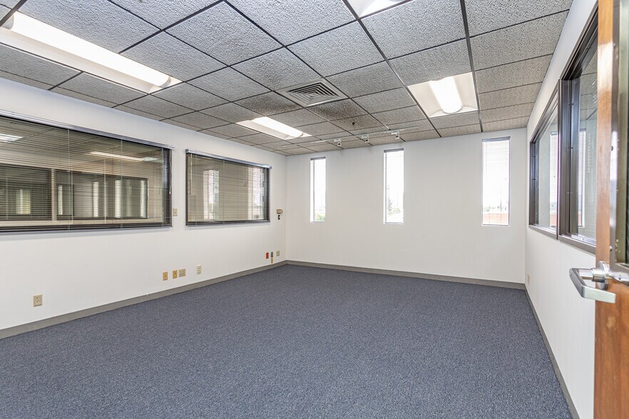 More Photos Of 132-142 W Verdugo Ave, Burbank Unknown For Lease