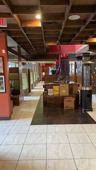 More Photos Of 584 Bloor St W, Toronto Restaurant For Lease