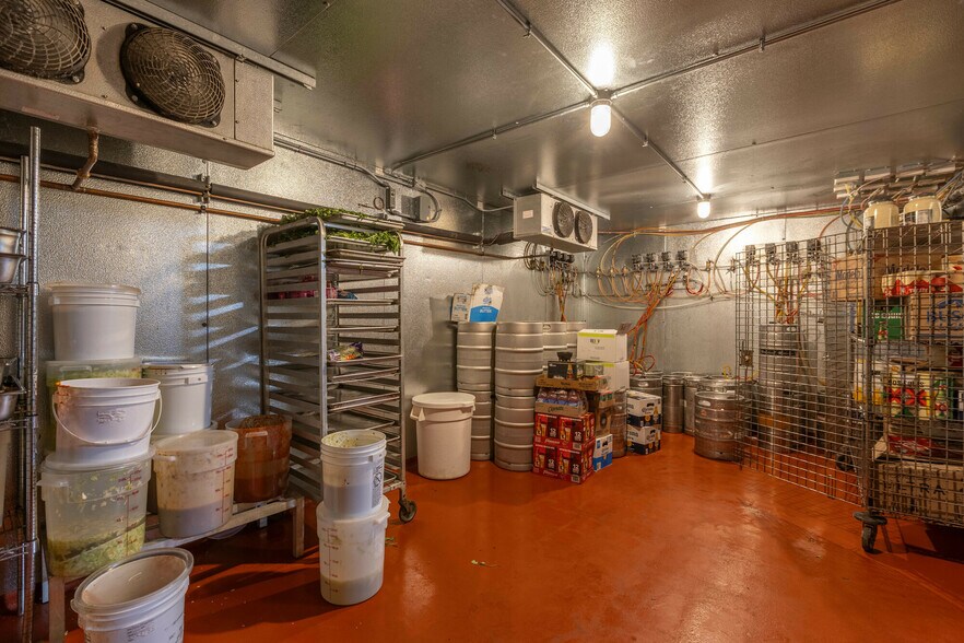 More Photos Of 415 N Benton Dr, Sauk Rapids Restaurant For Sale