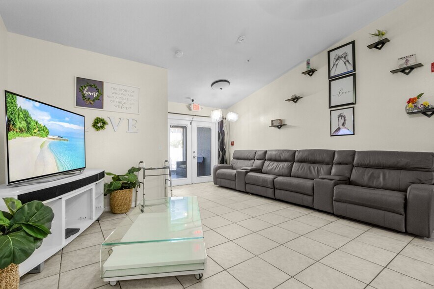 More Photos Of 4614-4616 SW 7th Pl, Cape Coral Assisted Living For Sale