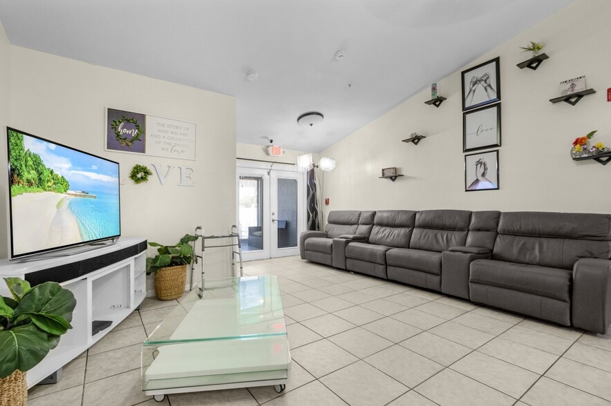 More Photos Of 4614-4616 SW 7th Pl, Cape Coral Assisted Living For Sale