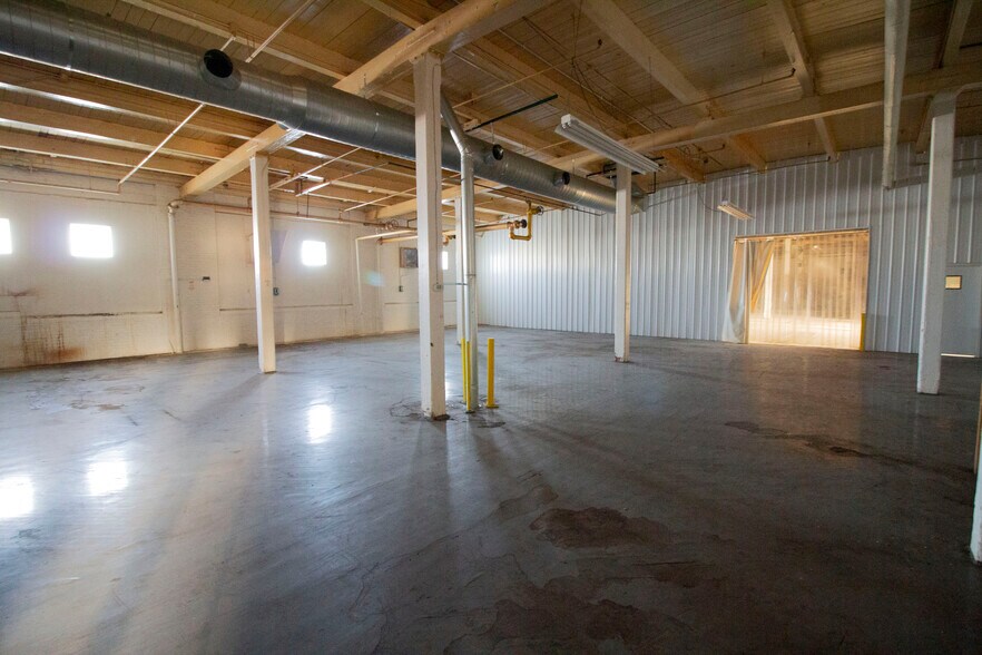 More Photos Of 126 Avenue C, Springfield Manufacturing For Sale