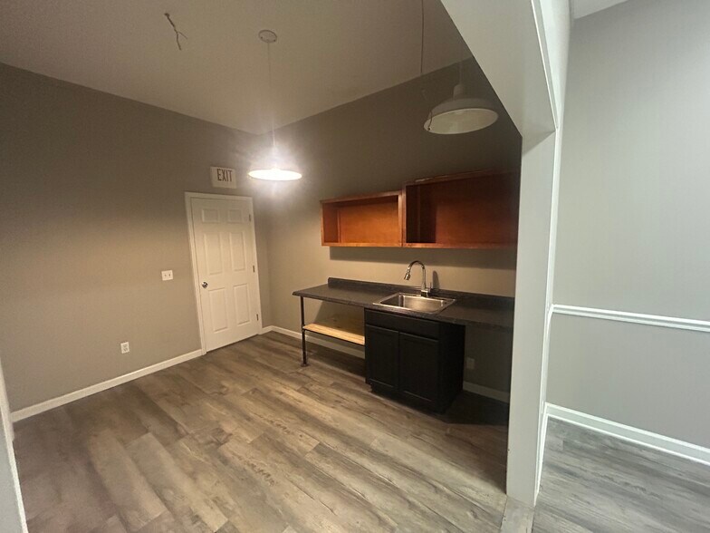 More Photos Of 125 Glancy St, Goodlettsville Office For Sale