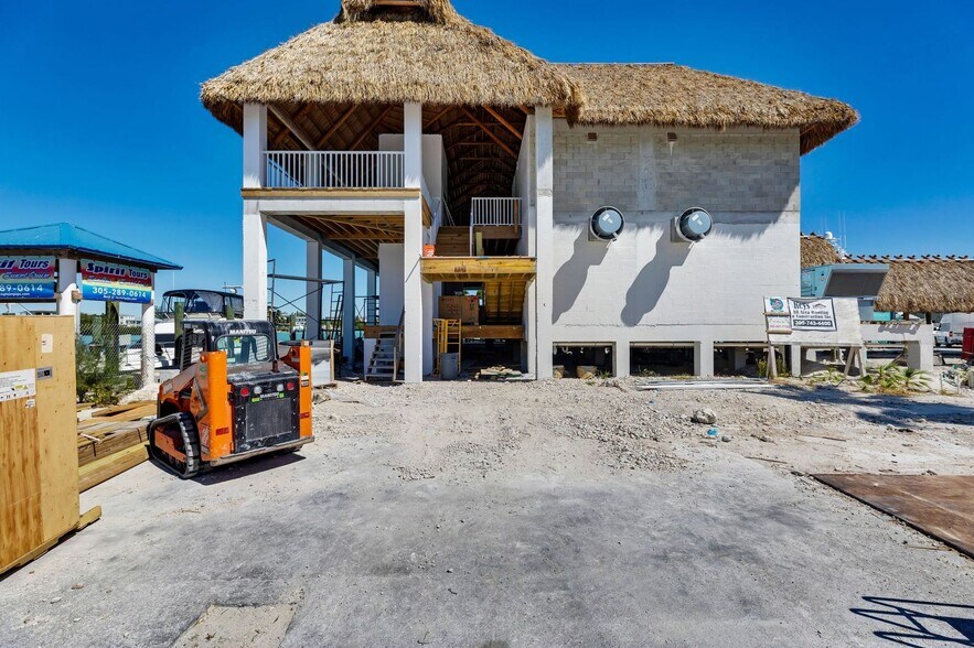 More Photos Of ICONIC FLORIDA KEYS WATERFRONT RESTAURANT – DOCK & DINE, Key Colony Beach Restaurant For Lease