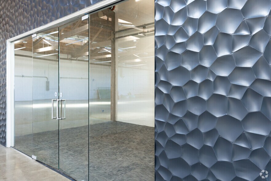 More Photos Of 2435-2445 16th St, San Francisco Service For Lease