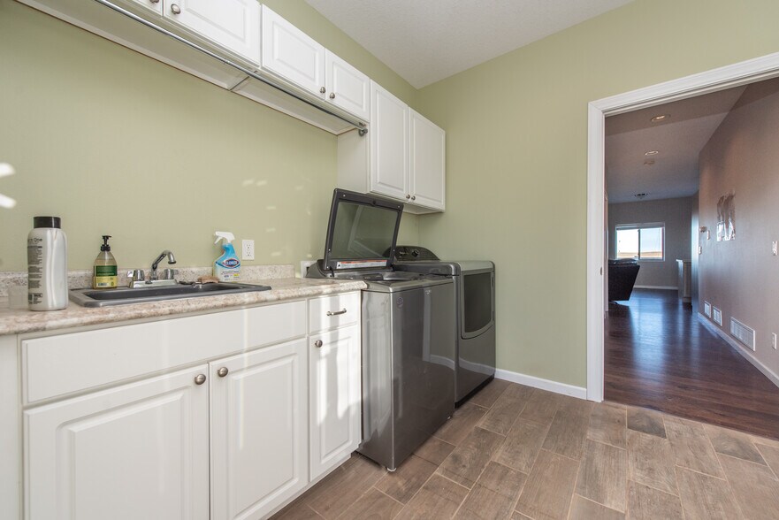 More Photos Of 13603 38th St SW, Belfield Flex For Lease