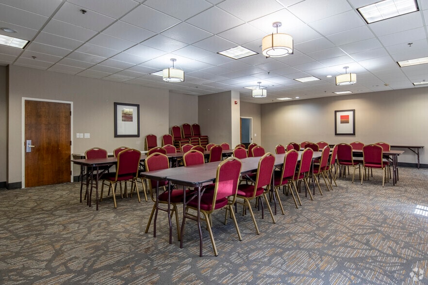 More Photos Of 129 Brickerton St, Columbus Hotel For Sale