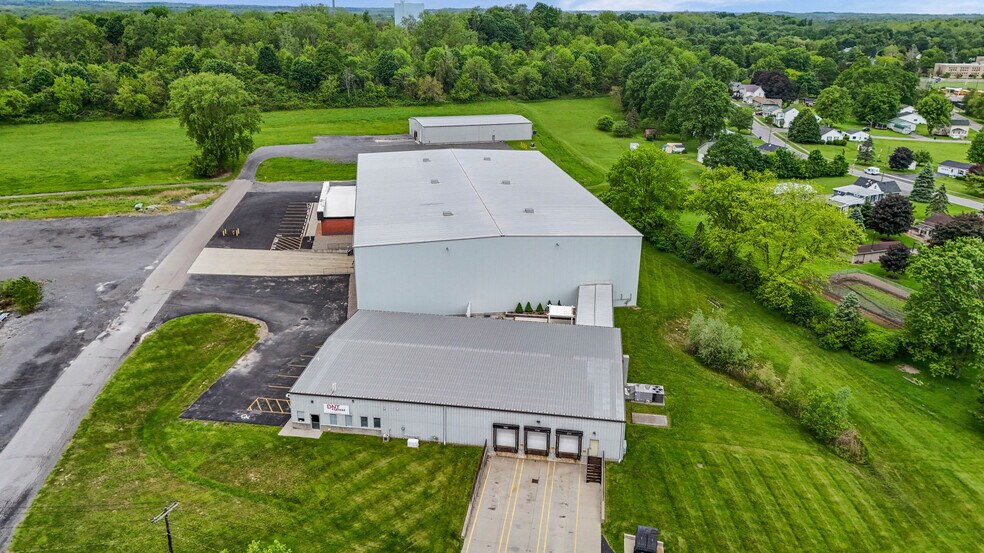 More Photos Of 80 Davis Pky, Clyde Warehouse For Sale