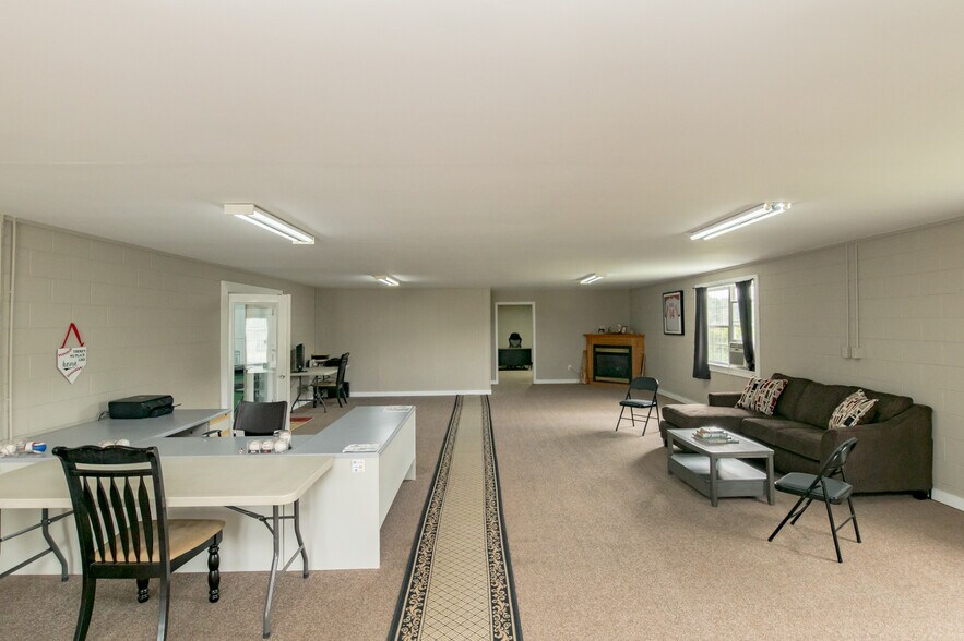 More Photos Of 1266 E Stuart Dr, Hillsville Industrial For Sale