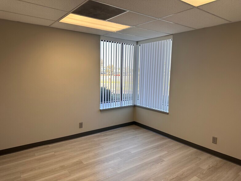 More Photos Of 4550 Kearny Villa Rd, San Diego Office For Sale