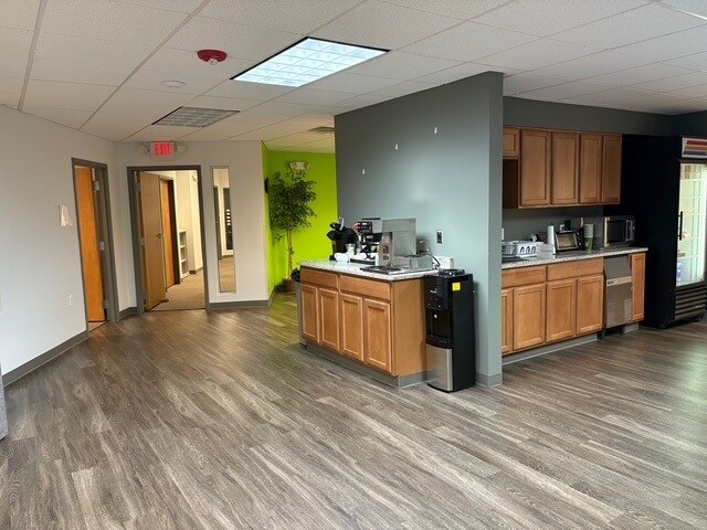 More Photos Of 111 Stow Ave, Cuyahoga Falls Office For Sale