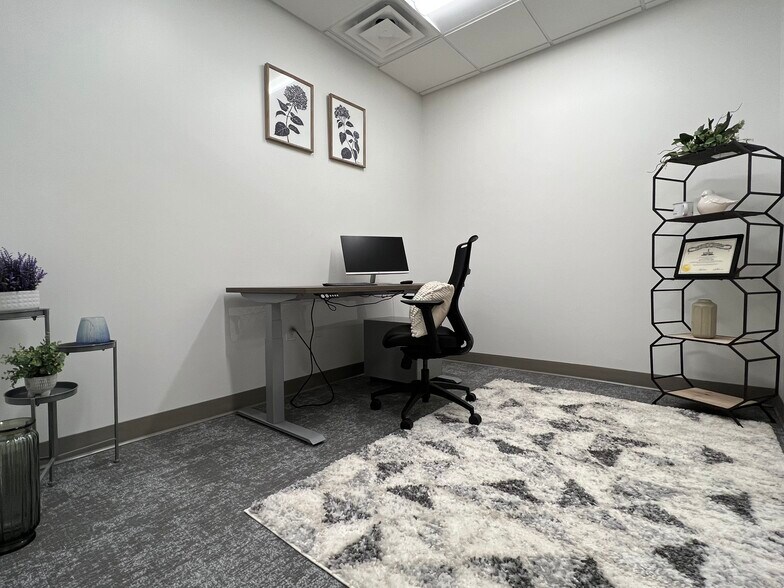 More Photos Of 214 Overlook Cir, Brentwood Office For Sale