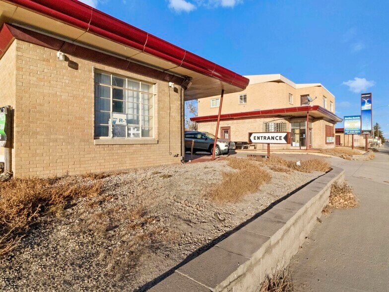 More Photos Of 905 W Spruce St, Rawlins Hotel For Sale