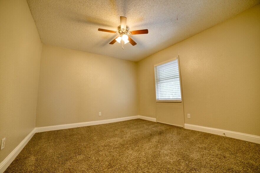 More Photos Of 826 S Travis St, Sherman Apartments For Sale