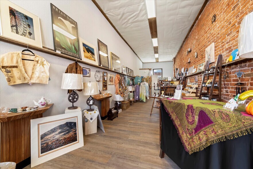 More Photos Of 310 Victor Ave, Victor General Retail For Sale