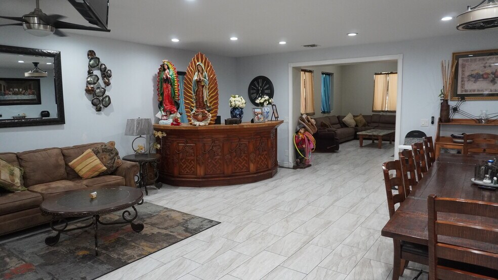 More Photos Of 920 W Tamarisk St, Phoenix Assisted Living For Sale