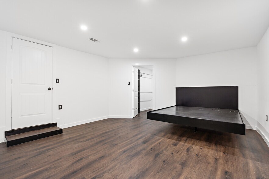 More Photos Of 3212 Robinson Dr, Waco Office Residential For Sale