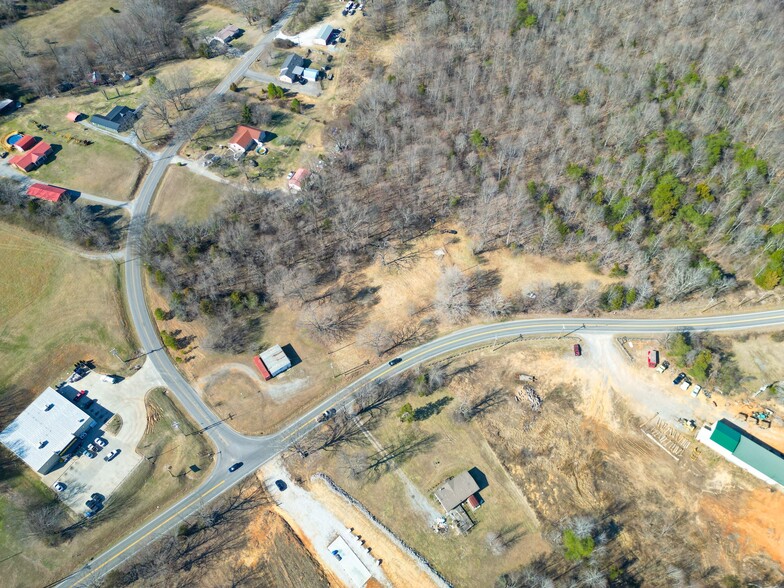 More Photos Of 2815 TN-49 Hwy, Charlotte Auto Repair For Sale