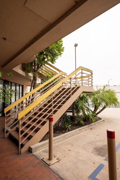 More Photos Of 8950 W Olympic Blvd, Beverly Hills Storefront Retail Office For Sale