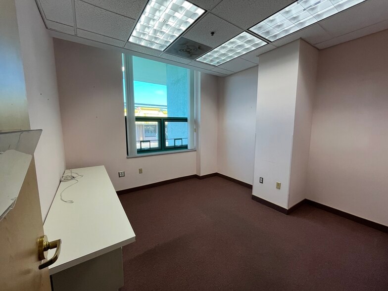 More Photos Of 355 Kinoole St, Hilo Office For Lease