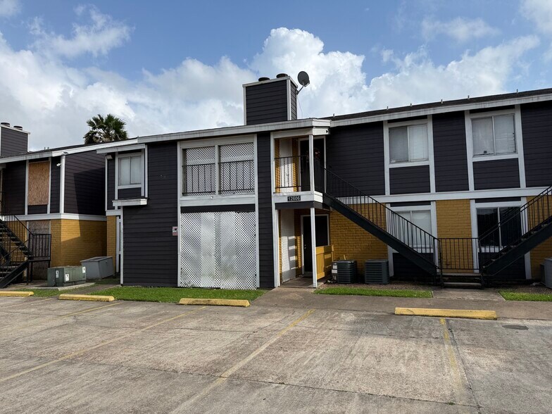 More Photos Of 12606 Ashford Meadow Dr, Houston Multifamily For Sale