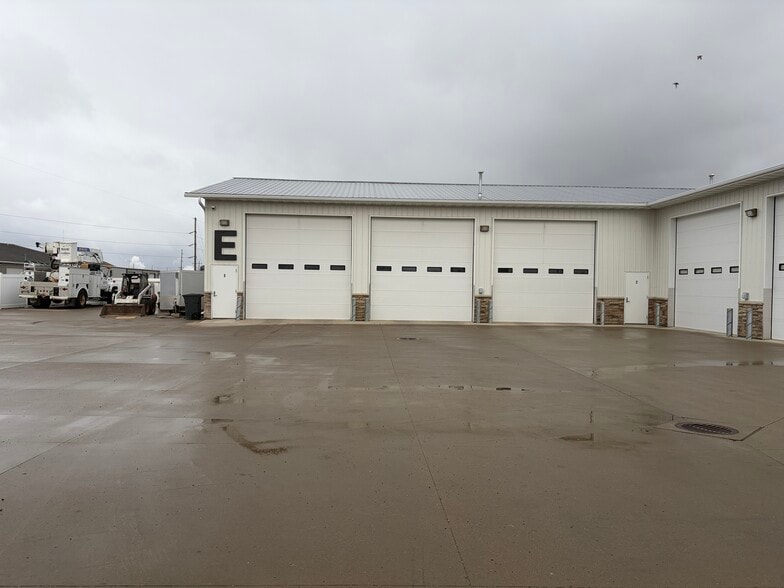 Primary Photo Of 2020 3rd St SE, Mandan Warehouse For Lease