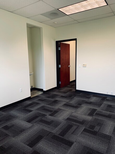 More Photos Of 717 NE 61st St, Vancouver Medical For Lease