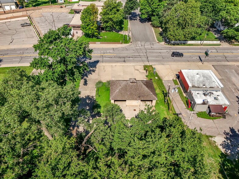 More Photos Of 220 N 2nd Ave, Mulvane Carwash For Sale