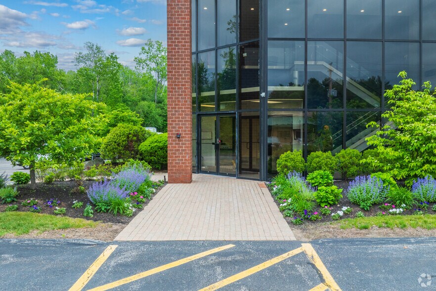 More Photos Of 95 Billerica Ave, Billerica Light Manufacturing For Lease