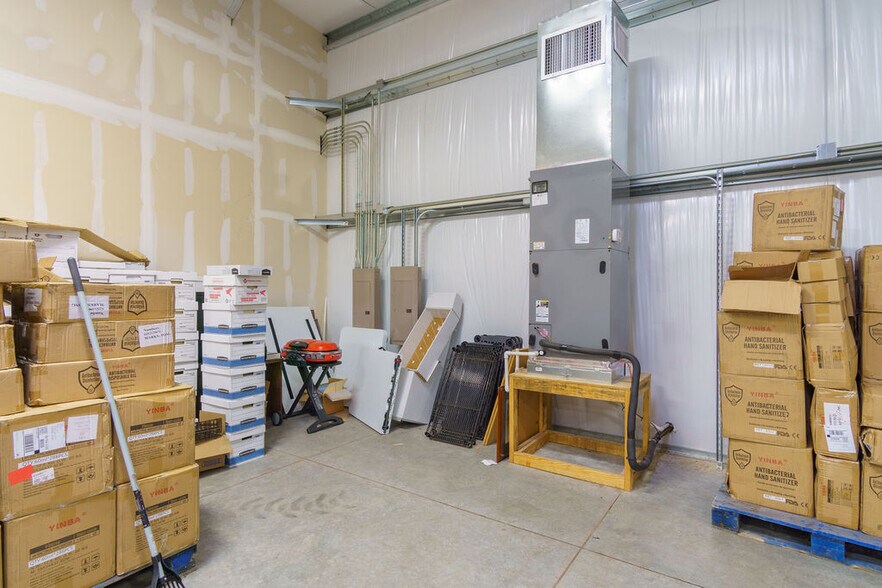 More Photos Of 405 Enterprise St, Longview Warehouse For Sale