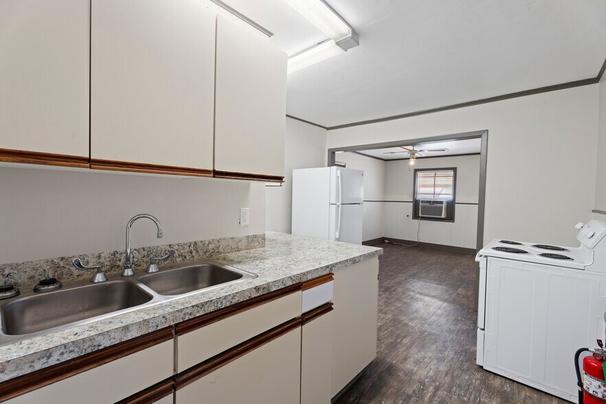 More Photos Of 300 Range St, Marshall Multifamily For Sale