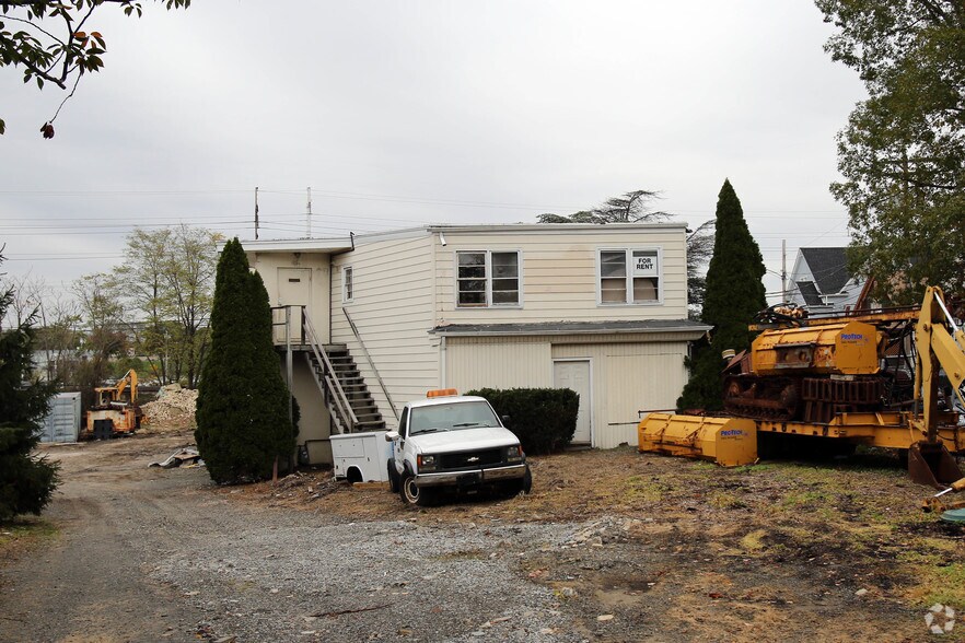 More Photos Of 39 Hubbell St, Bridgeport Flex For Lease